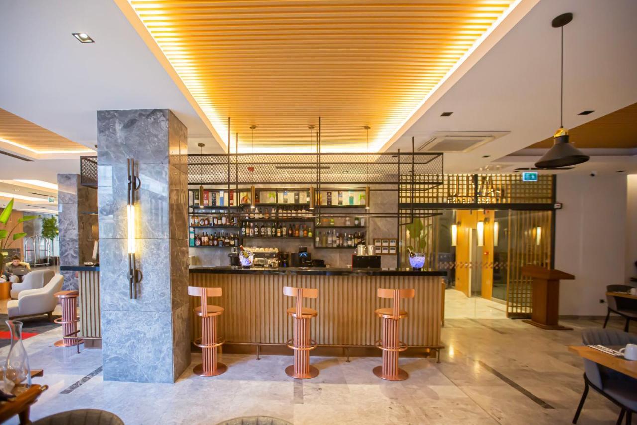 Отель Ramada Plaza Sultanahmet Стамбул Экстерьер фото The bar at the hotel