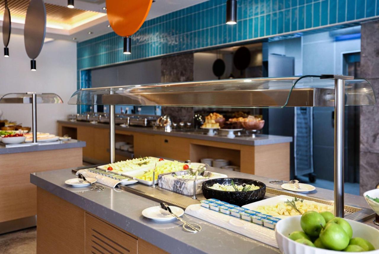Отель Ramada Plaza Sultanahmet Стамбул Экстерьер фото A salad bar