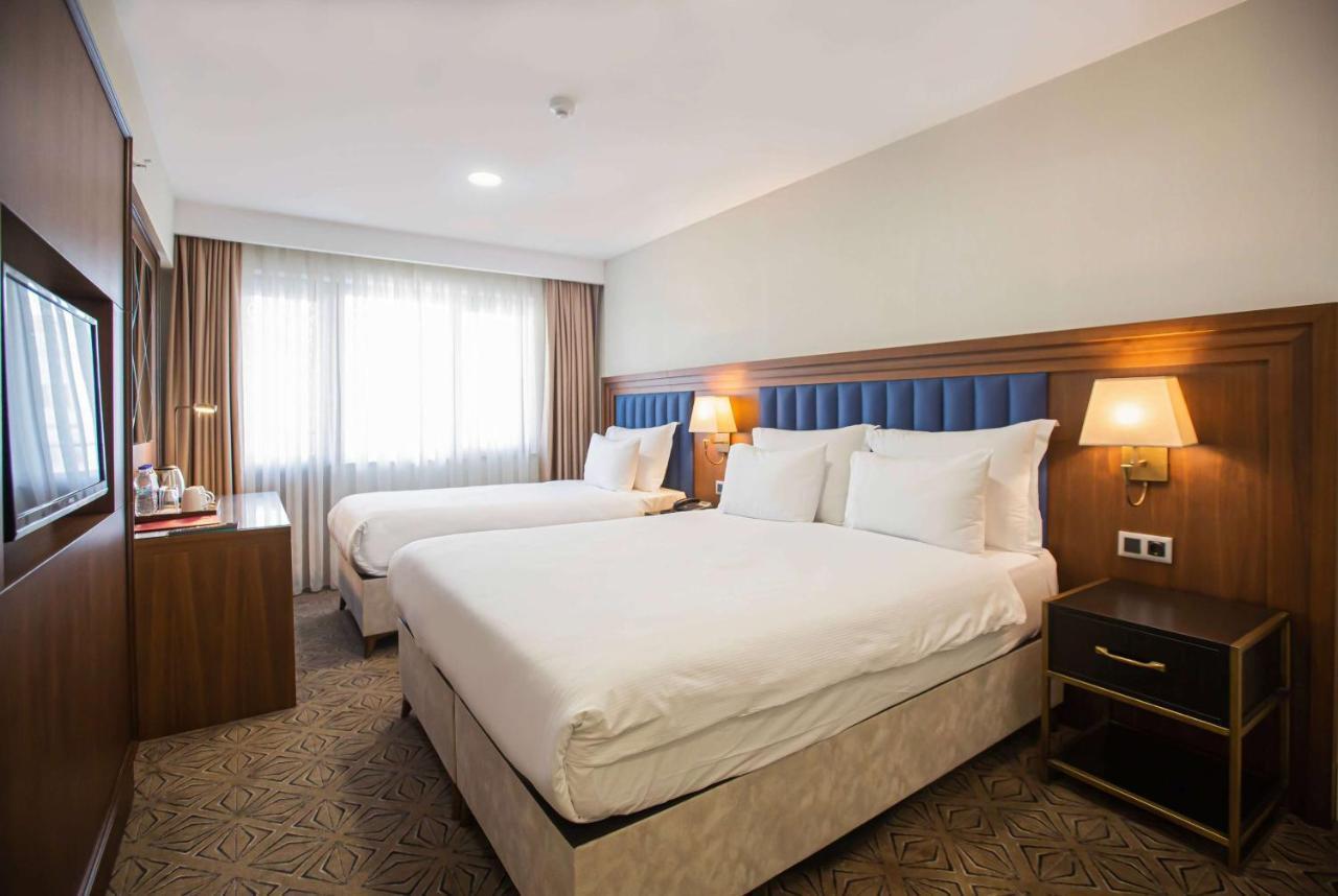 Отель Ramada Plaza Sultanahmet Стамбул Экстерьер фото A room at the hotel