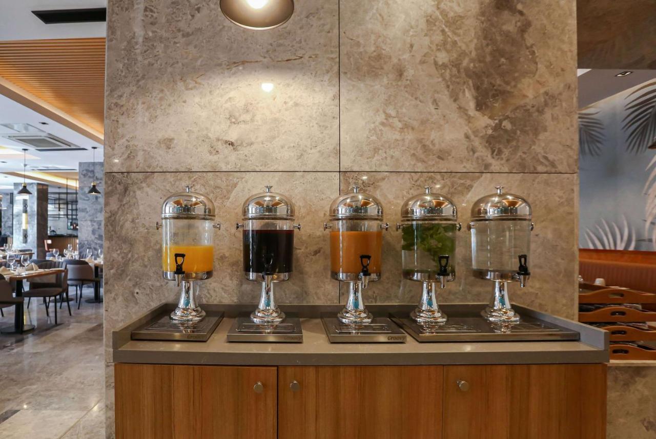 Отель Ramada Plaza Sultanahmet Стамбул Экстерьер фото Juice dispensers