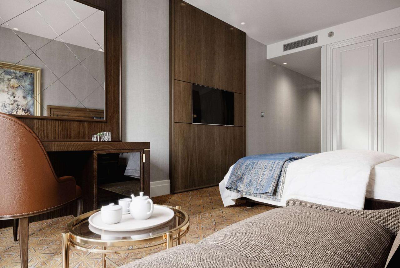 Отель Ramada Plaza Sultanahmet Стамбул Экстерьер фото A bedroom at the hotel