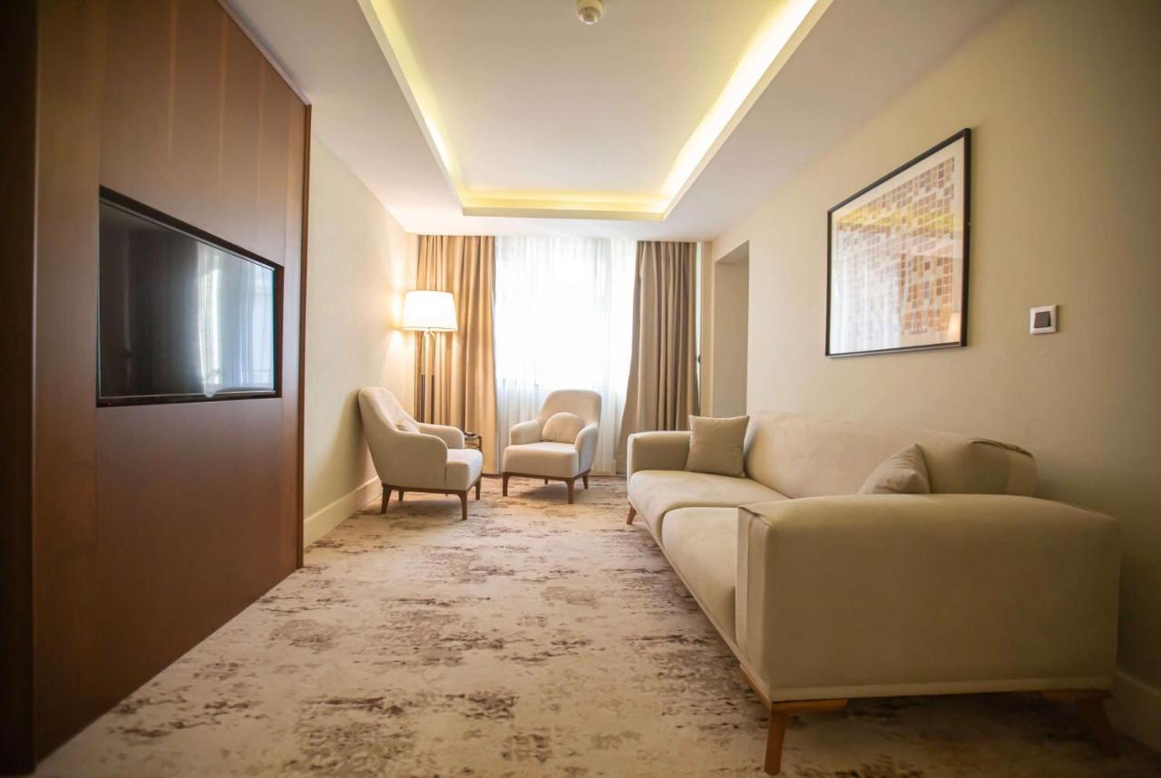 Отель Ramada Plaza Sultanahmet Стамбул Экстерьер фото A suite at the hotel