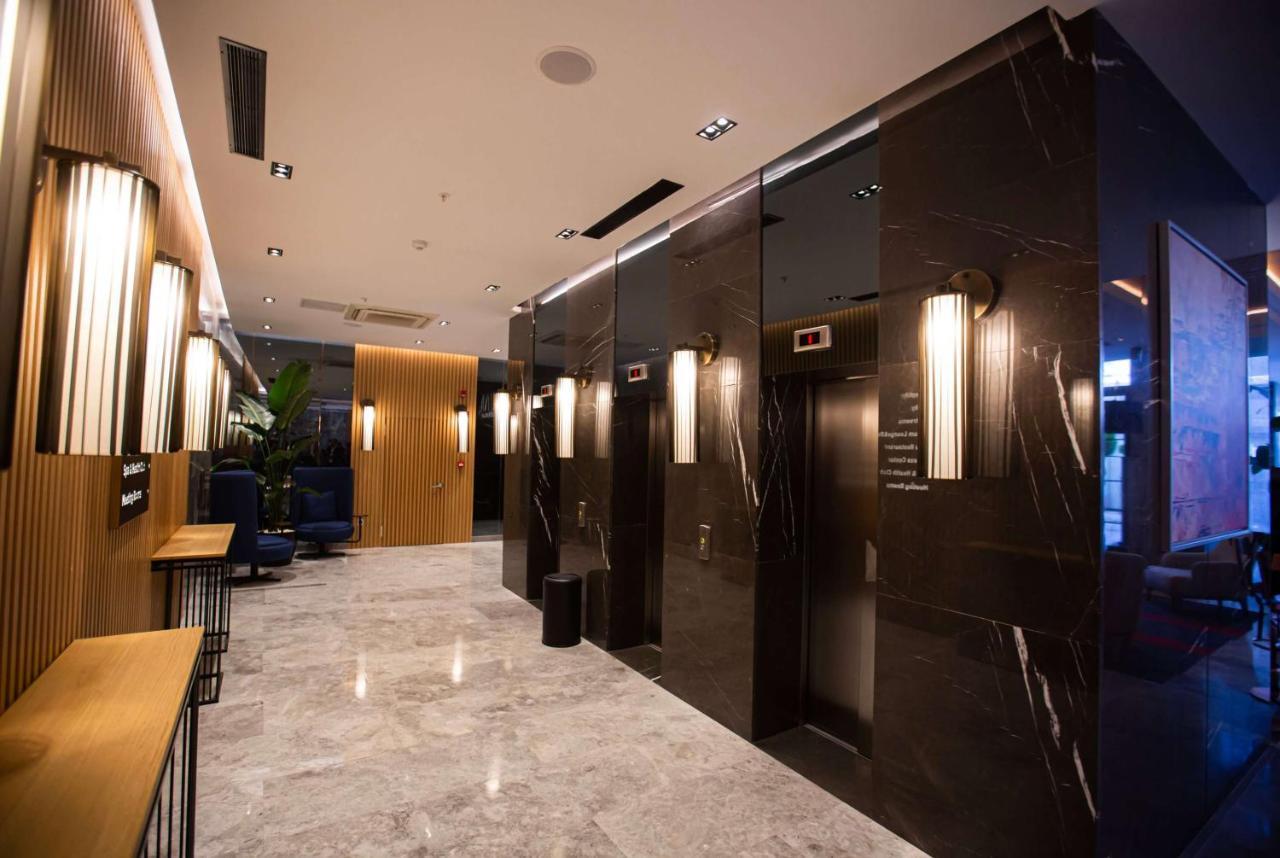 Отель Ramada Plaza Sultanahmet Стамбул Экстерьер фото Elevators at the hotel