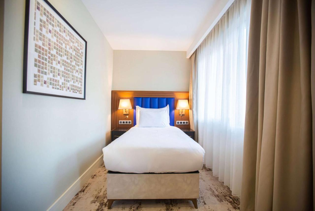 Отель Ramada Plaza Sultanahmet Стамбул Экстерьер фото Single room