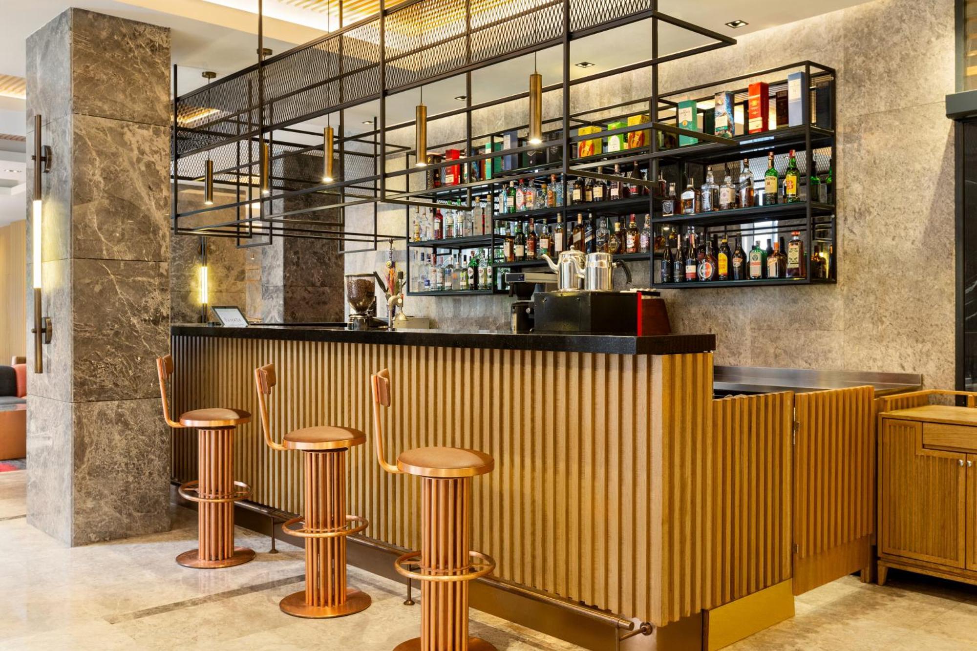 Отель Ramada Plaza Sultanahmet Стамбул Экстерьер фото The bar at the hotel