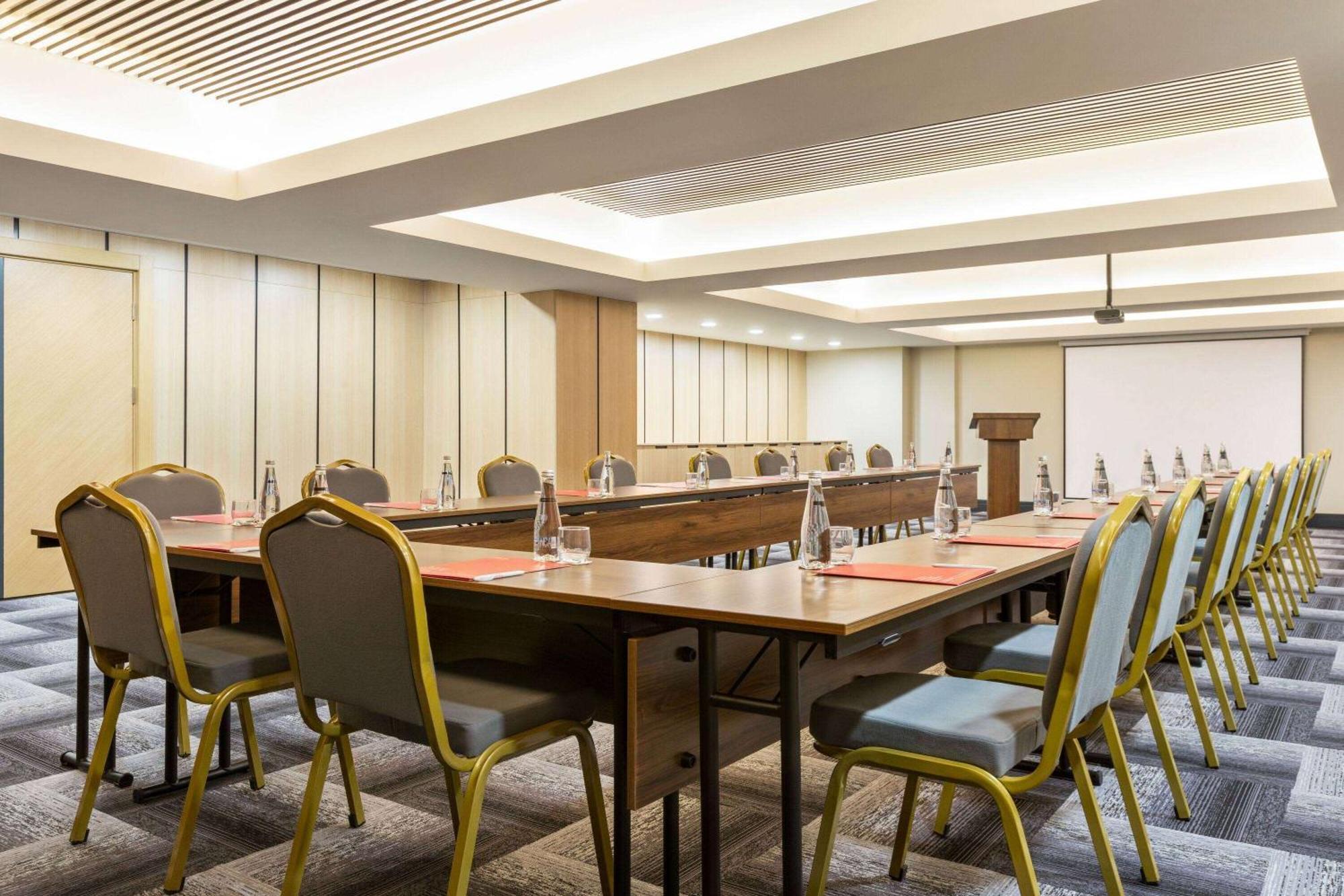 Отель Ramada Plaza Sultanahmet Стамбул Экстерьер фото Meeting room